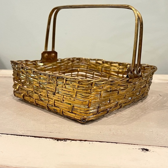 VINTAGE BRASS WOVEN BASKET WITH HANDLES - Picture 5 of 10